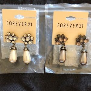 2 pairs of earrings by Forever 21